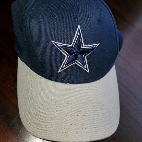 🏈 NFL Dallas Cowboy's fitted 3930 hat M/L - Picture 1 of 7